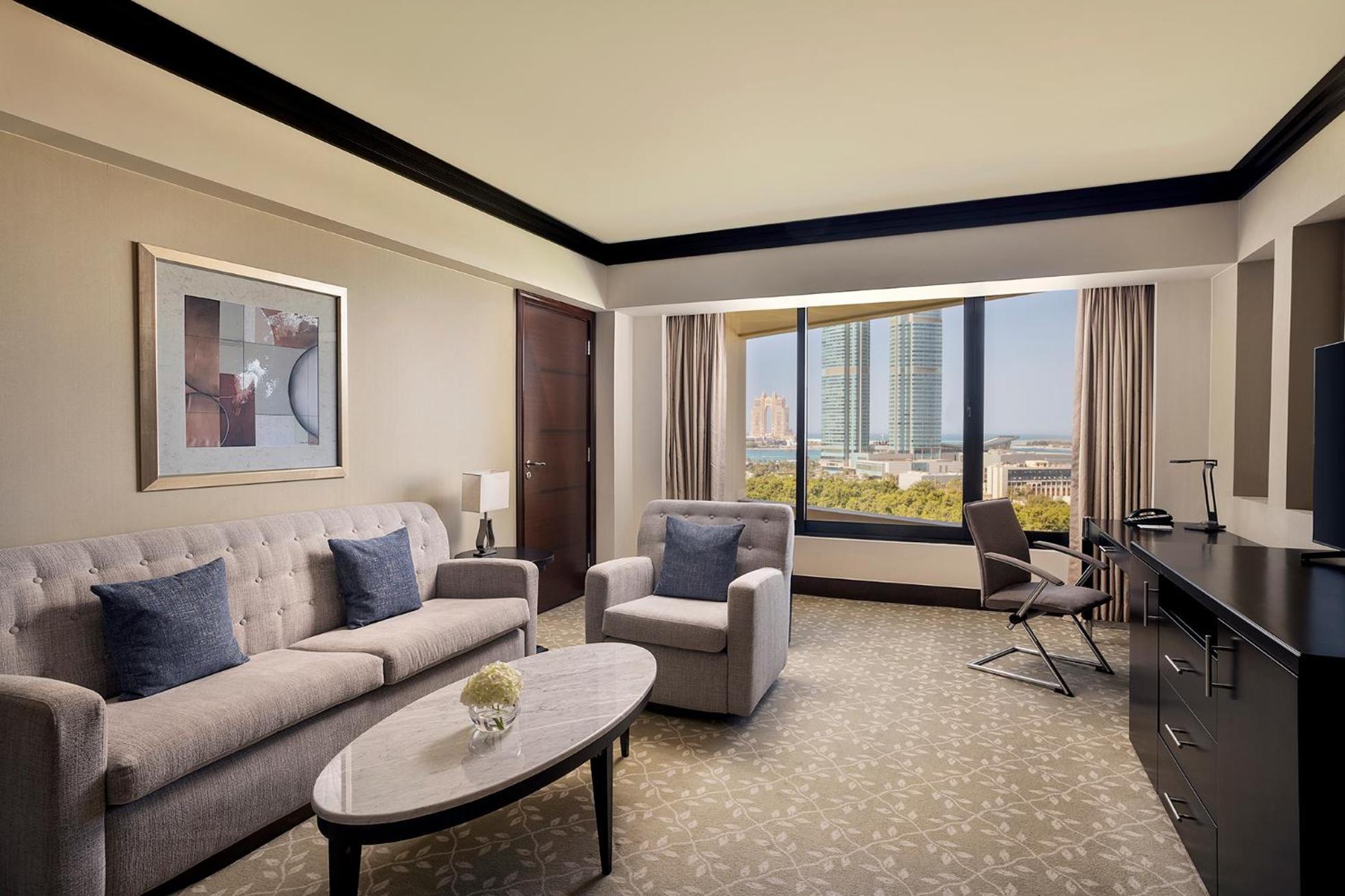 One-Bedroom Suite Sea View
